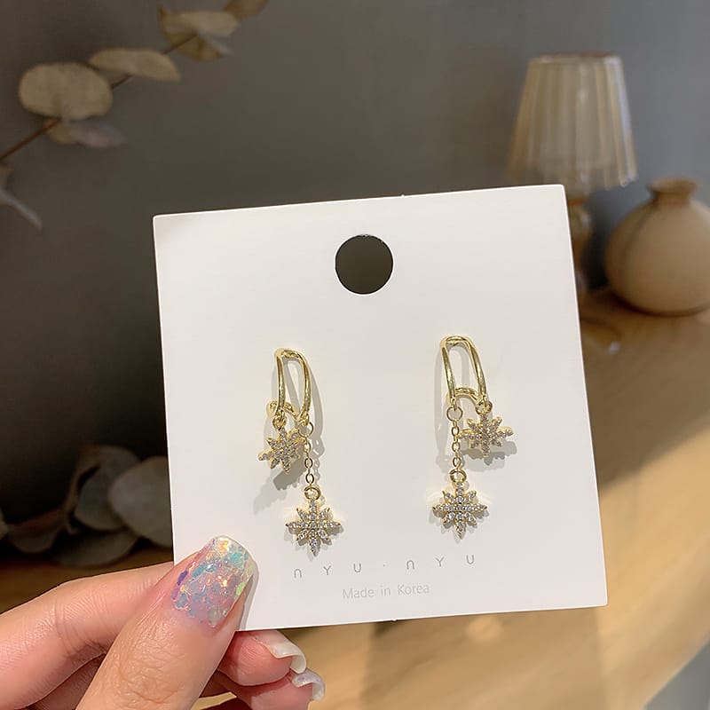 Yu Fashions Maple Leaf Clover Flower Drop High Fashion Korean Earrings pair