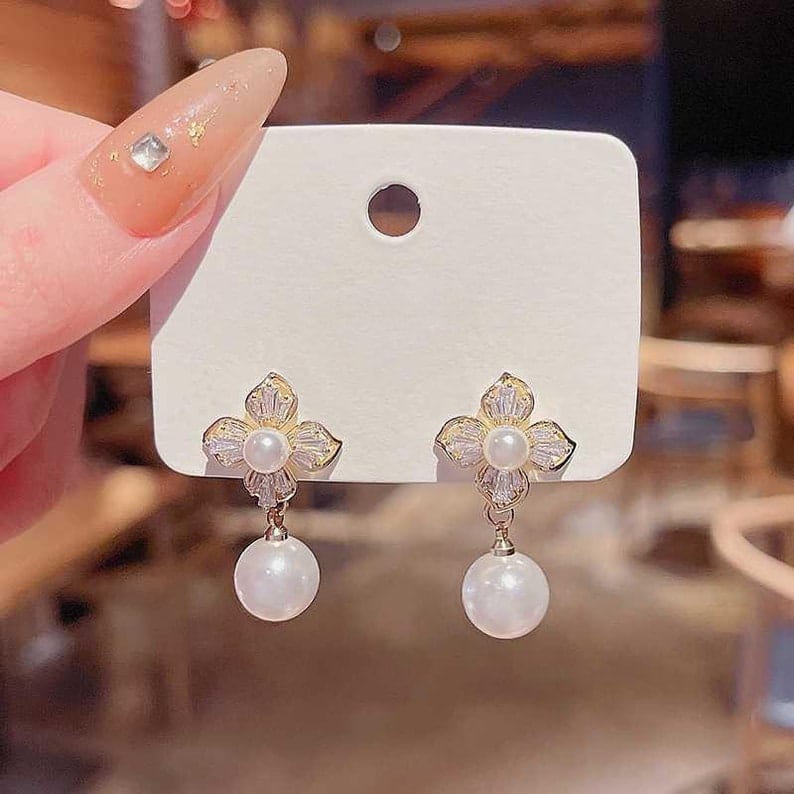 Yu Fashions Four Clover Flower Crystal Pearl Korean Earrings Pair