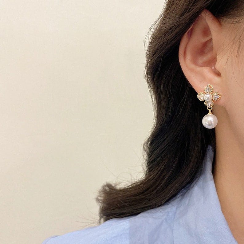 Yu Fashions Four Clover Flower Crystal Pearl Korean Earrings Pair