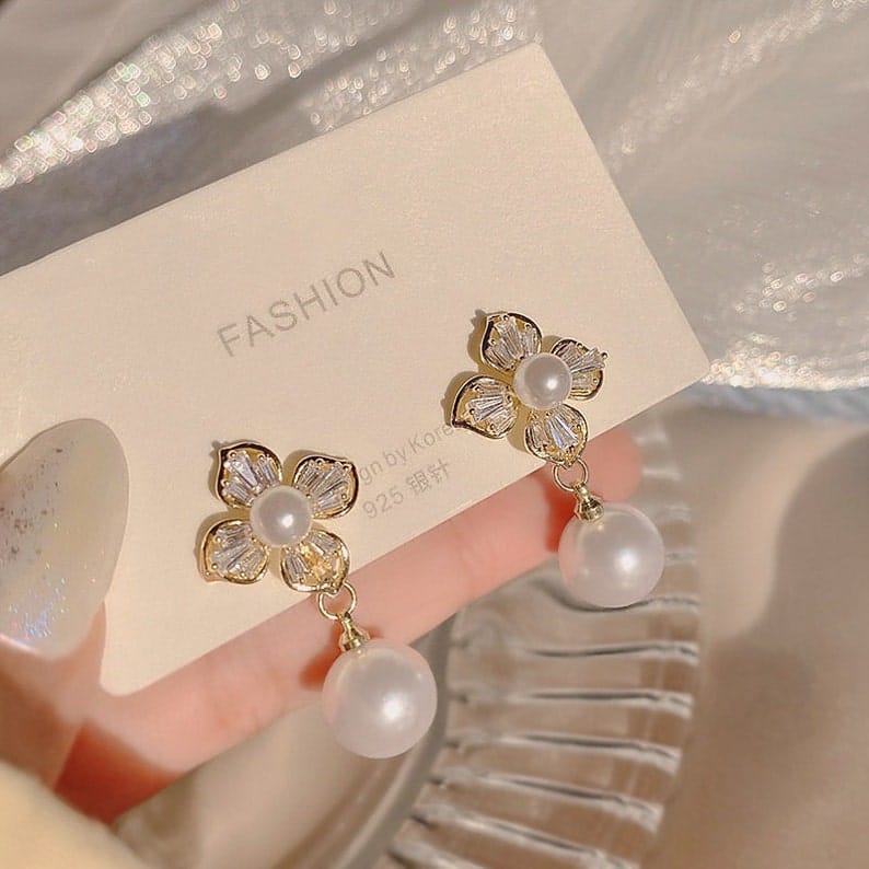 Yu Fashions Four Clover Flower Crystal Pearl Korean Earrings Pair