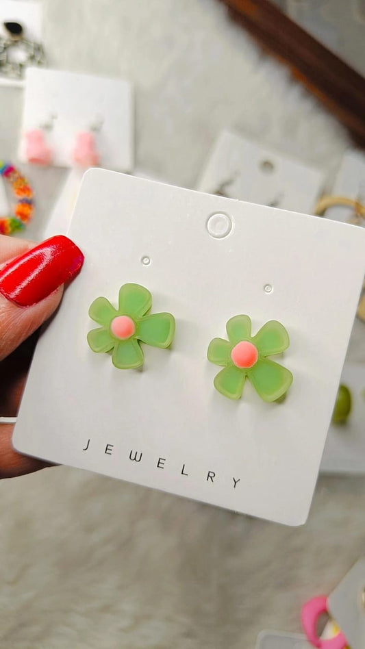 Yu Fashions Cute Green Flower High Fashion Korean Stud Earrings Pair Deal