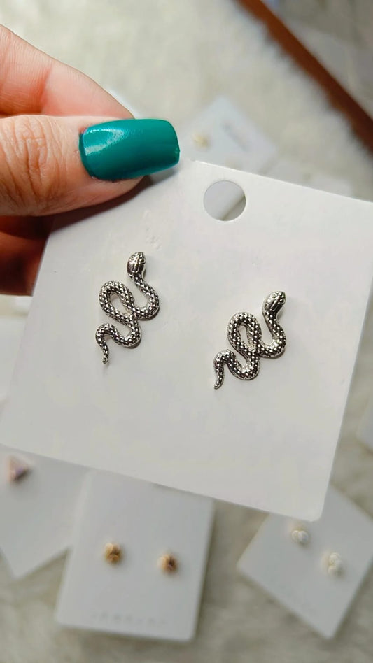 YU Fashions Cute Rhinestone Stud Earrings Pair Deal