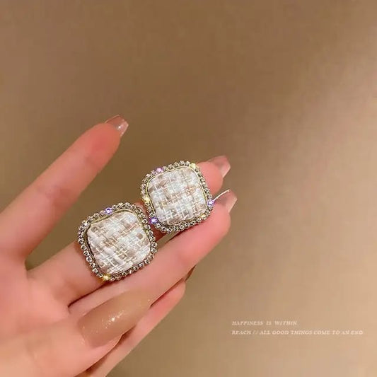 Yu Fashions Vintage Diamond Romantic White Geometric Korean Earrings for Women