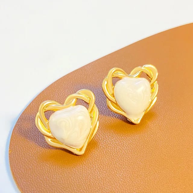 Yu Fashions Bride Dainty classic Pearl Heart Shaped Korean Earrings for Women