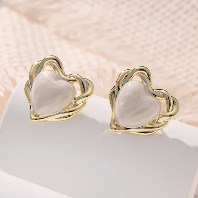 Yu Fashions Bride Dainty classic Pearl Heart Shaped Korean Earrings for Women