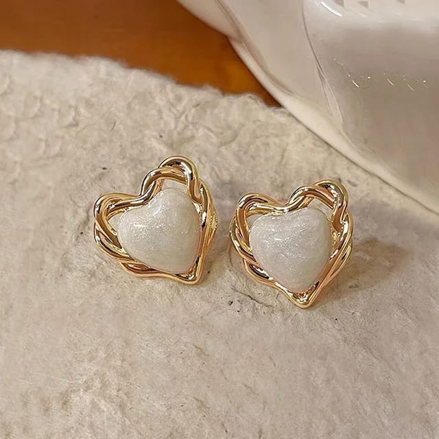 Yu Fashions Bride Dainty classic Pearl Heart Shaped Korean Earrings for Women