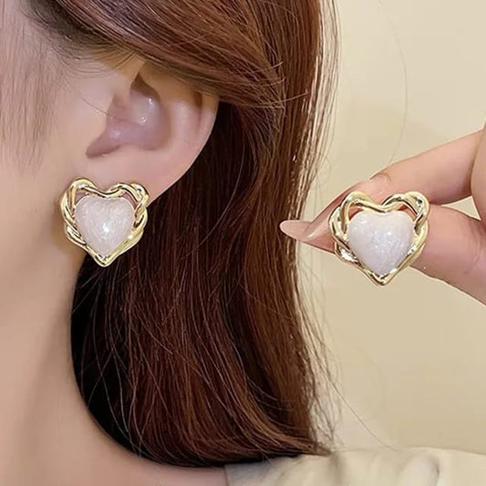 Yu Fashions Bride Dainty classic Pearl Heart Shaped Korean Earrings for Women