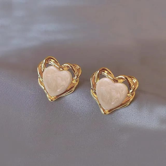 Yu Fashions Bride Dainty classic Pearl Heart Shaped Korean Earrings for Women