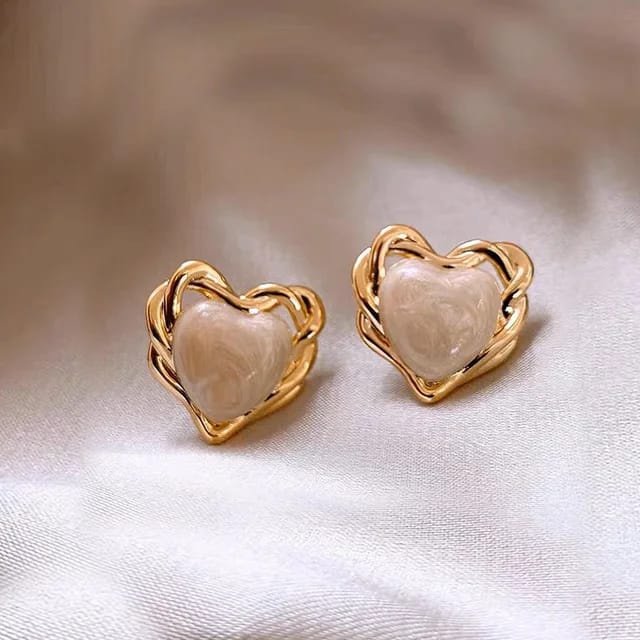 Yu Fashions Bride Dainty classic Pearl Heart Shaped Korean Earrings for Women