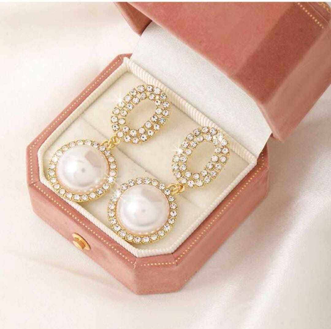 Yu Fashions Retro Elegant S925 Silver Needle Rhinestone Round Big Pearl Stud Korean Earrings for Women