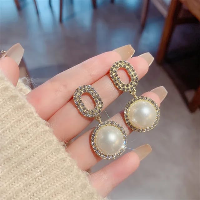 Yu Fashions Retro Elegant S925 Silver Needle Rhinestone Round Big Pearl Stud Korean Earrings for Women