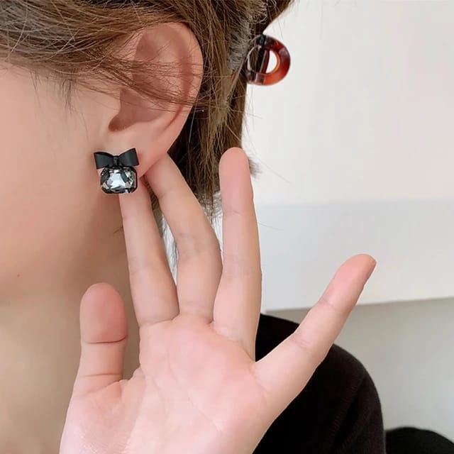 Yu Fashions Black Bow Knot Cubic Crystal Stud Earrings