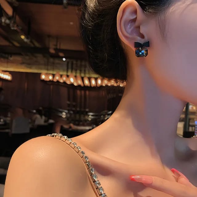 Yu Fashions Black Bow Knot Cubic Crystal Stud Earrings