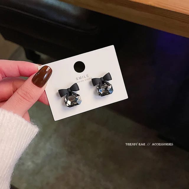 Yu Fashions Black Bow Knot Cubic Crystal Stud Earrings