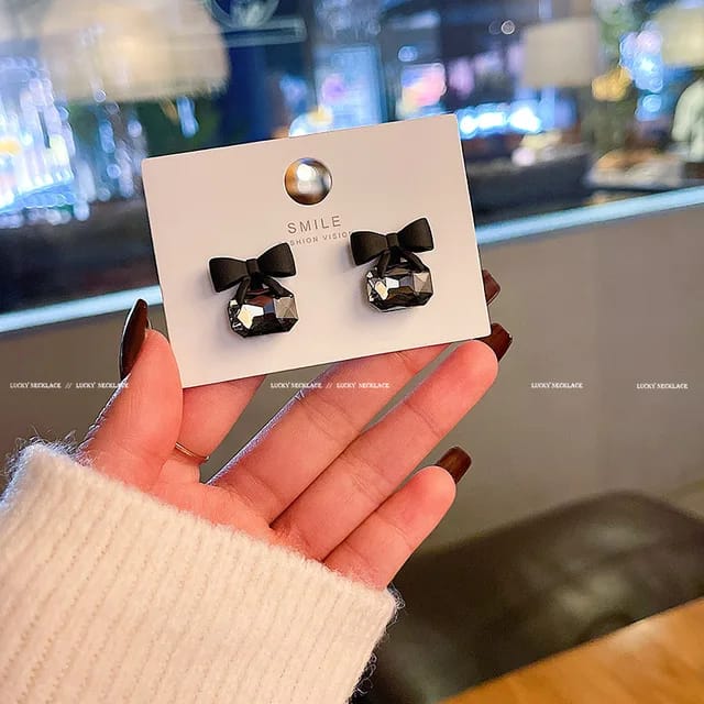 Yu Fashions Black Bow Knot Cubic Crystal Stud Earrings