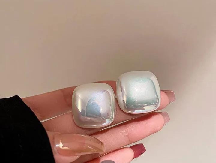 Yu Fashions Vintage High Fashion Square Shaped Korean Earrings Pair