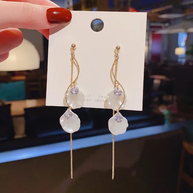 YU Fashions Seashell Drop Chain Korean Earrings Pair