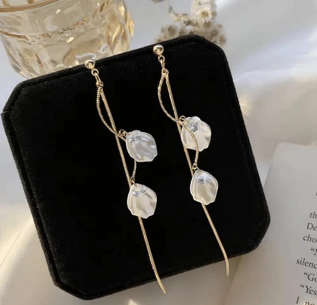 YU Fashions Seashell Drop Chain Korean Earrings Pair