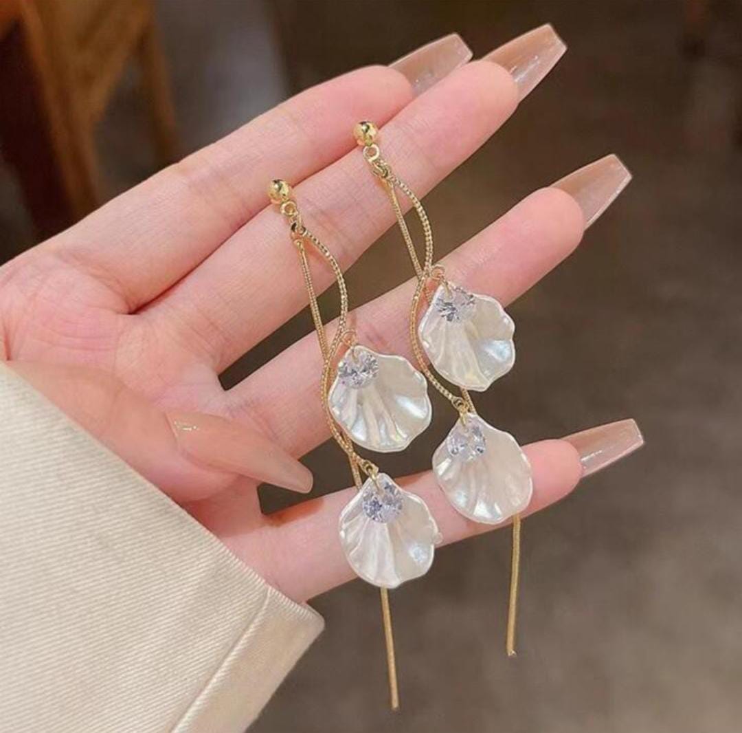 YU Fashions Seashell Drop Chain Korean Earrings Pair