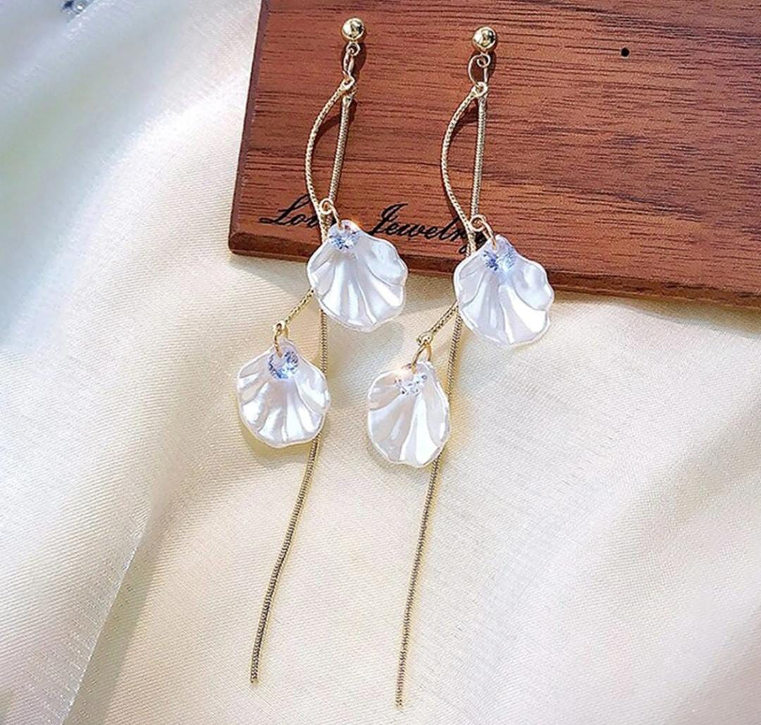 YU Fashions Seashell Drop Chain Korean Earrings Pair