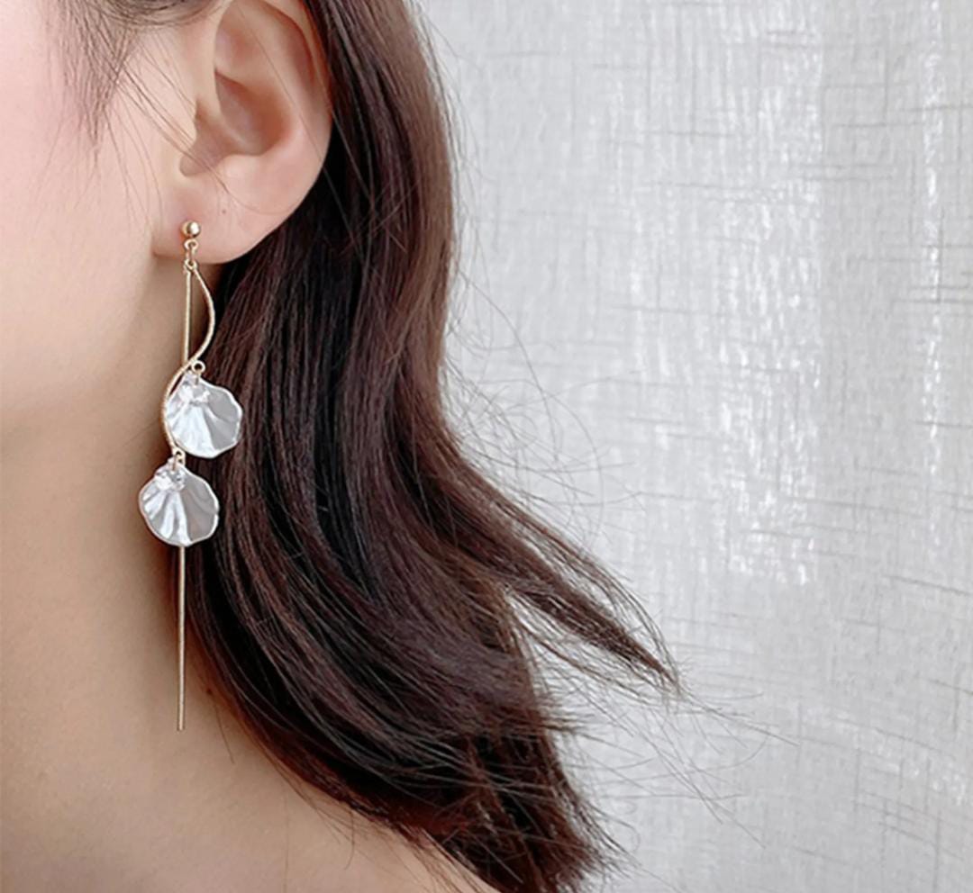 YU Fashions Seashell Drop Chain Korean Earrings Pair