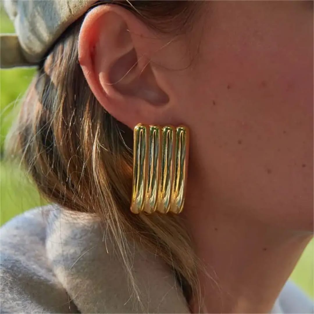 Yu Fashions Vertical Striped High Fashion Anti Tarnish Korean Earrings