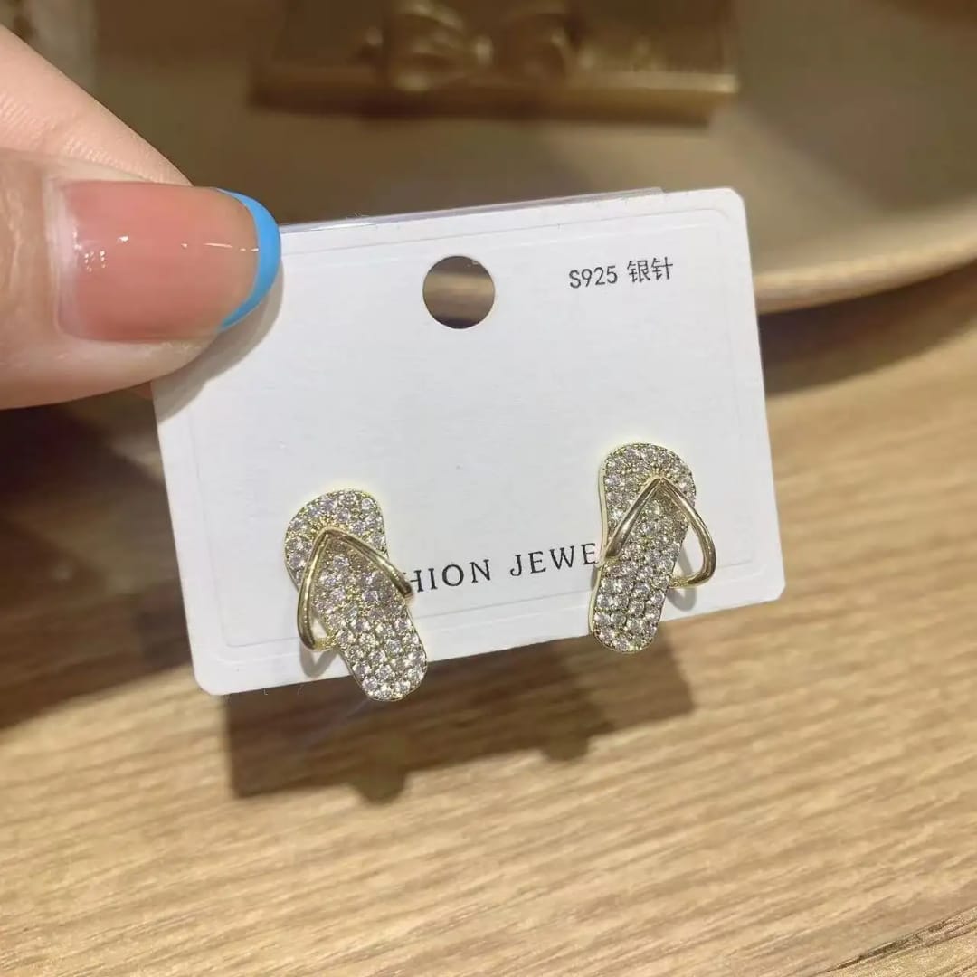 Yu Fashions Slippar Cute Chappal Rhinstone High Fashion Korean Stud Earring