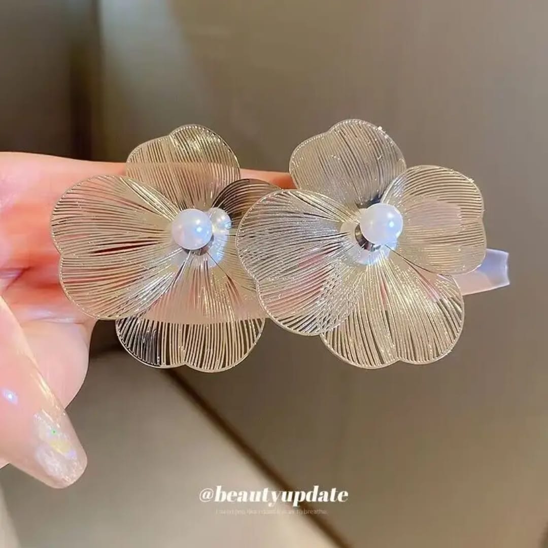 Yu Fashions Geometrical Flower Shaped  three petaled pansi inspired Lumi Pearl High Fashion Korean earrings
