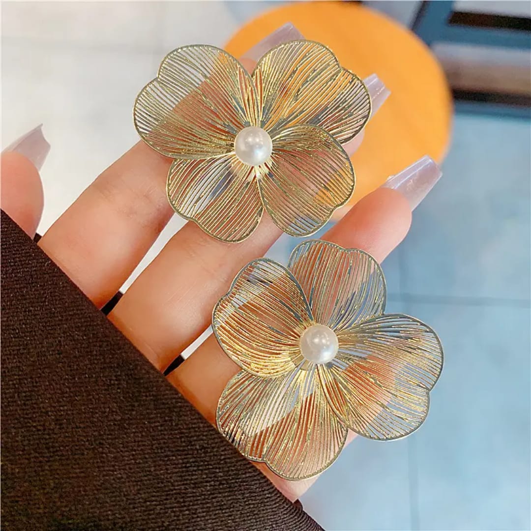 Yu Fashions Geometrical Flower Shaped  three petaled pansi inspired Lumi Pearl High Fashion Korean earrings