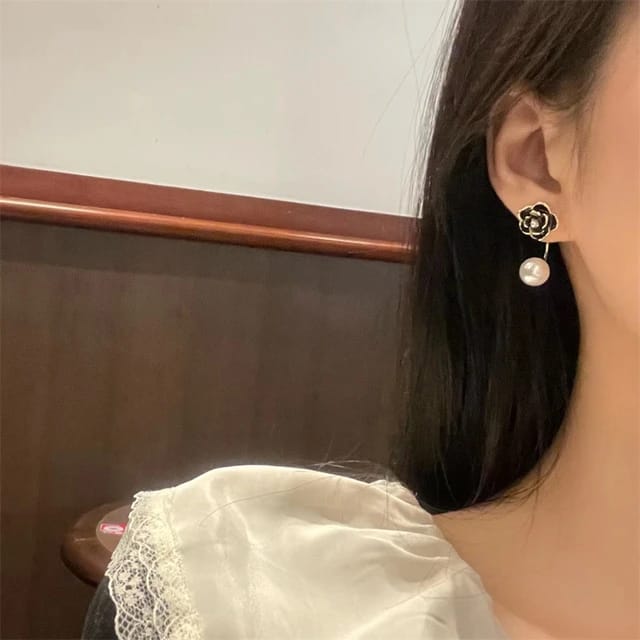 Yu Fashions Pearl Flower Cute Detachable High Fashion Korean Earrings pair