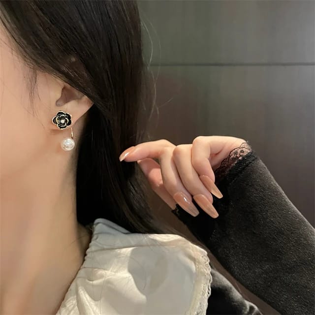 Yu Fashions Pearl Flower Cute Detachable High Fashion Korean Earrings pair