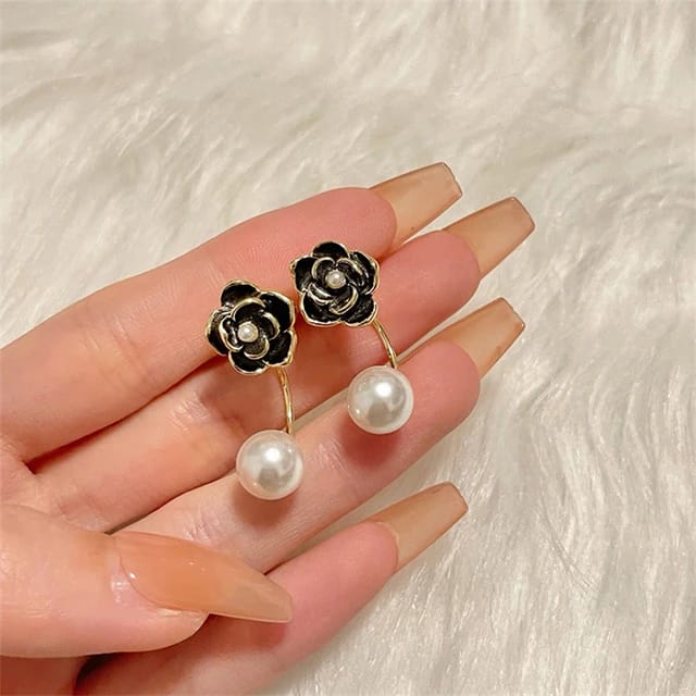 Yu Fashions Pearl Flower Cute Detachable High Fashion Korean Earrings pair