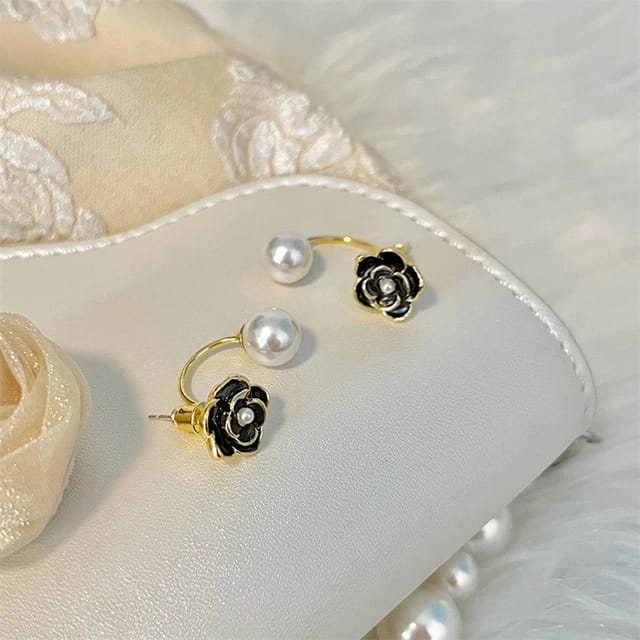 Yu Fashions Pearl Flower Cute Detachable High Fashion Korean Earrings pair