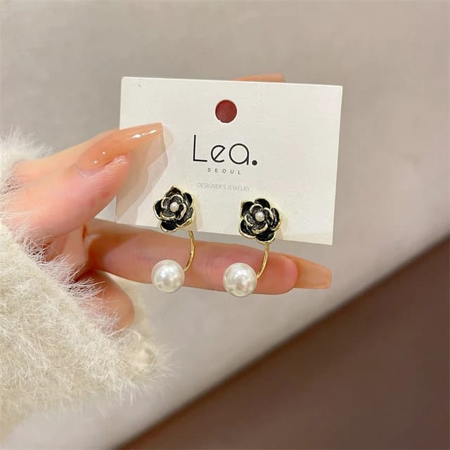 Yu Fashions Pearl Flower Cute Detachable High Fashion Korean Earrings pair