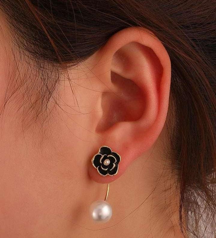 Yu Fashions Pearl Flower Cute Detachable High Fashion Korean Earrings pair