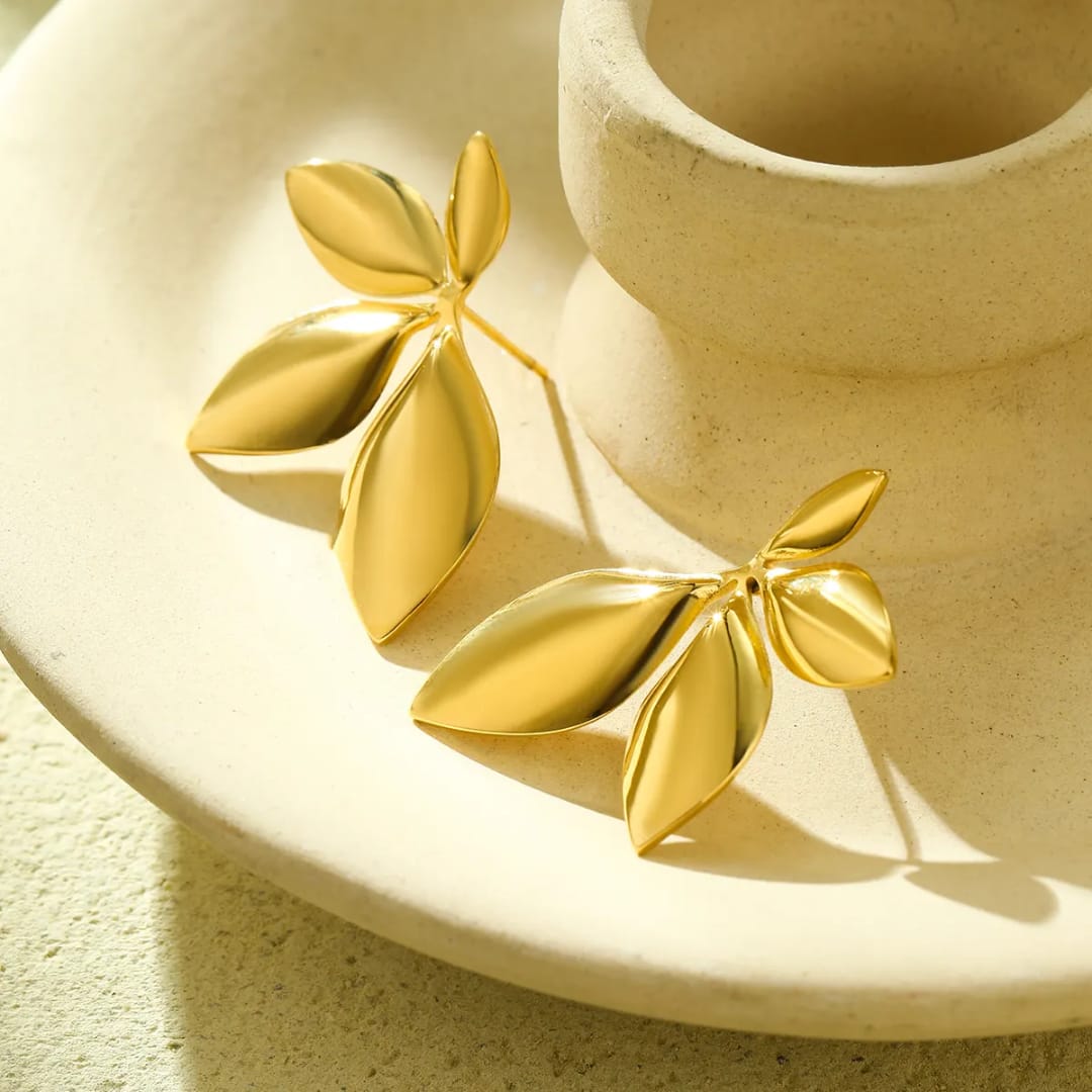Yu Fashions Anti Tarnish Glossy leaf flower gold plated High Fashion Korean Earrings