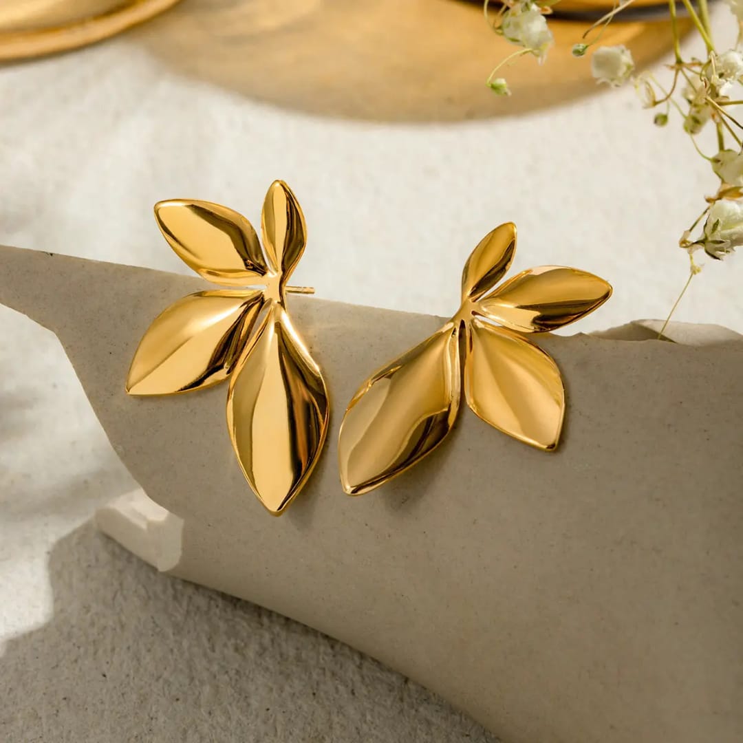 Yu Fashions Anti Tarnish Glossy leaf flower gold plated High Fashion Korean Earrings