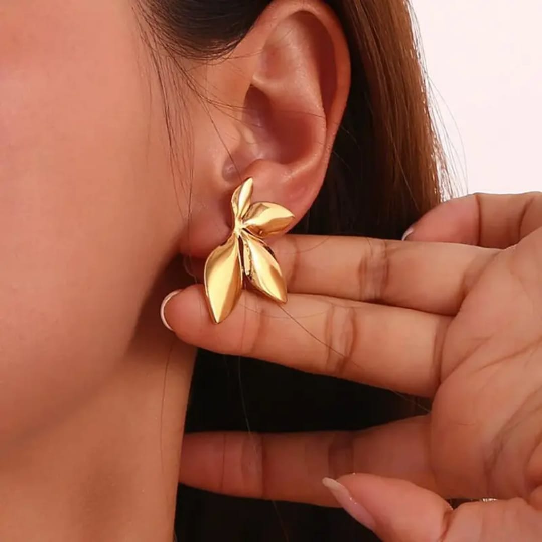 Yu Fashions Anti Tarnish Glossy leaf flower gold plated High Fashion Korean Earrings