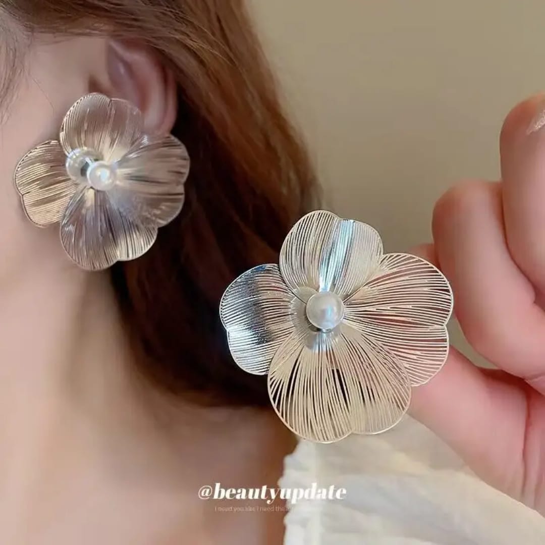 Yu Fashions Geometrical Flower Shaped  three petaled pansi inspired Lumi Pearl High Fashion Korean earrings