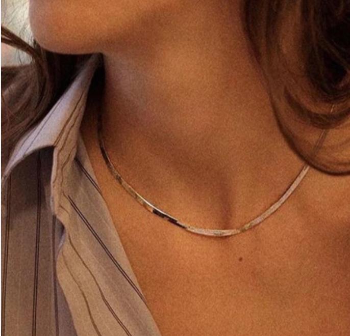 Yu Fashions Sleek Snake High Fashion Necklace Chain