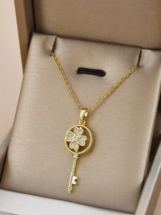 Yu Fashions Clover Four Flower With Circle Korean Pendent Necklace