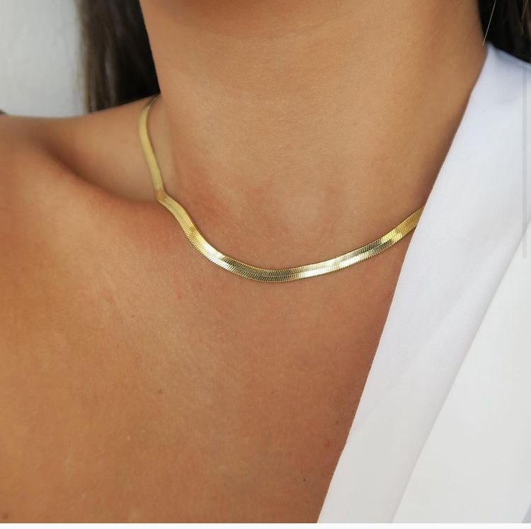 Yu Fashions Sleek Snake High Fashion Necklace Chain