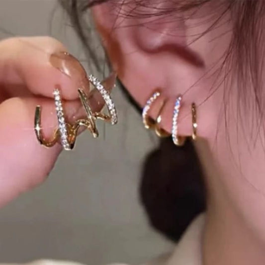 Yu Fashions 3 Claws Rhinestone Cute Korean Earrings Pair