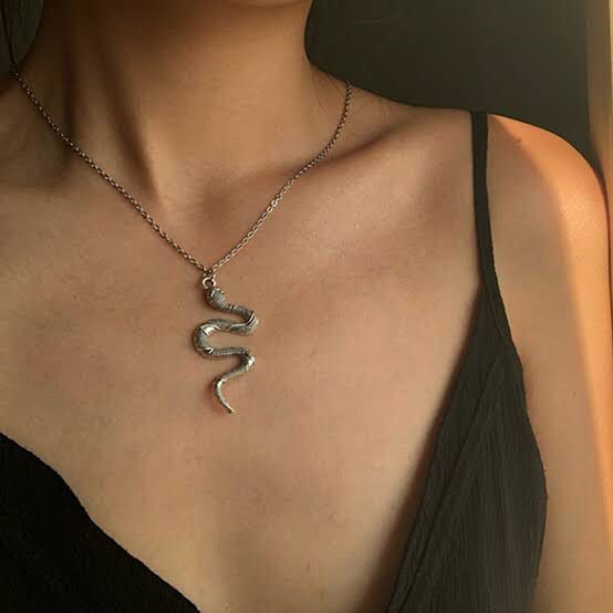 Yu Fashions Minimal Snake Pendent Necklace Chain