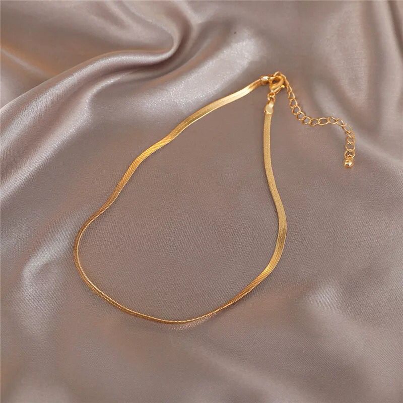 Yu Fashions Sleek Snake High Fashion Necklace Chain