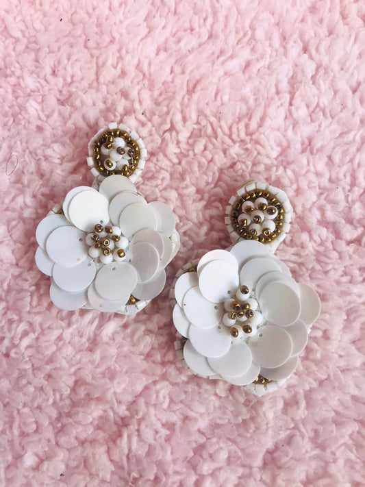 Yu Fashions Handmade White Flower Shaped Korean earrings Pair